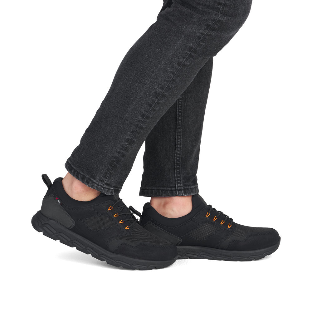 Men’s Low-Top Sneaker