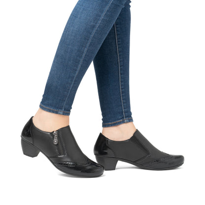 Women’s Low-Heel Shoe