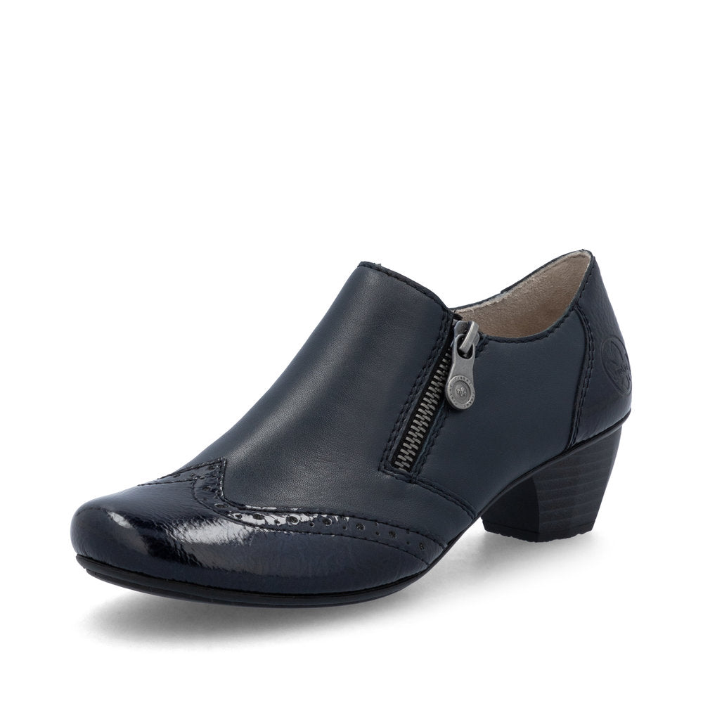 Women’s Low-Heel Shoe