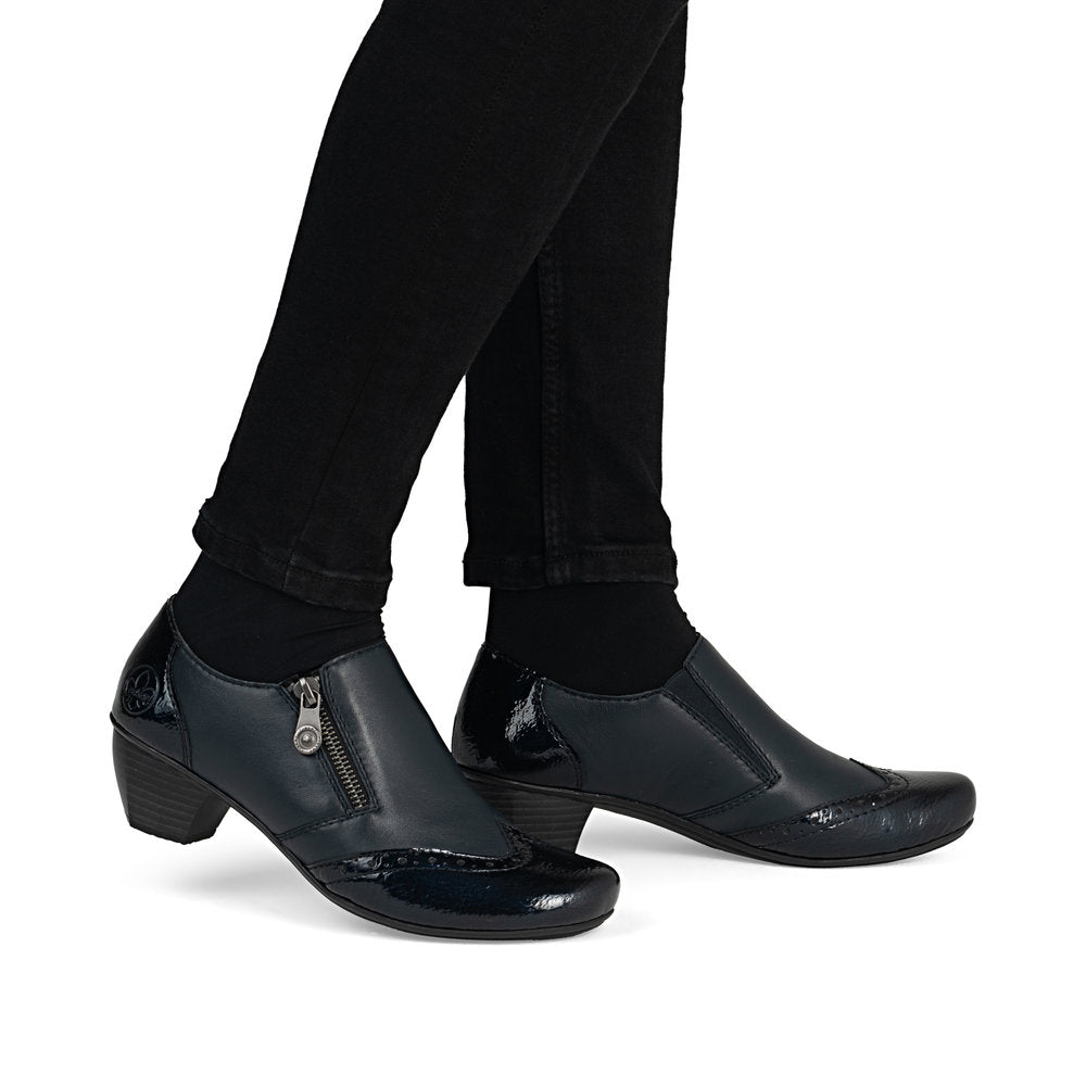 Women’s Low-Heel Shoe