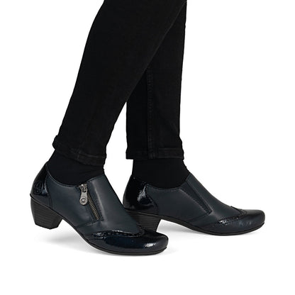 Women’s Low-Heel Shoe
