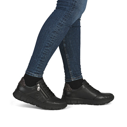 Women’s Leather Lace-Up Walking Shoe