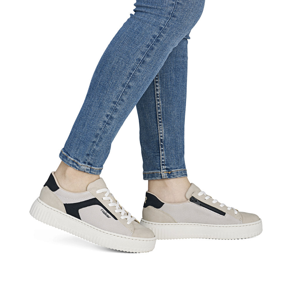 Women’s Lace-Up Shoe